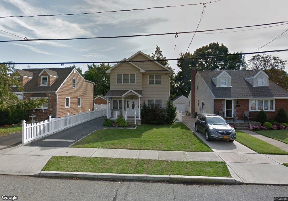 526 7th Ave, New Hyde Park, NY 11040 - photo 1