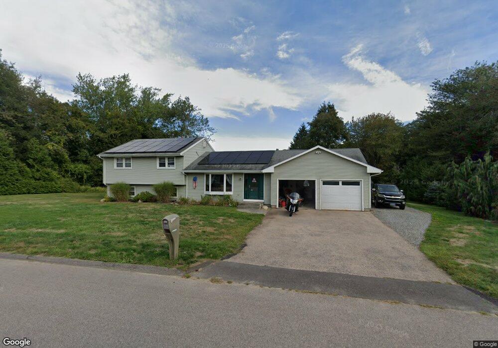 5 Pond View Ct, Pawcatuck, CT 06379 - photo 1