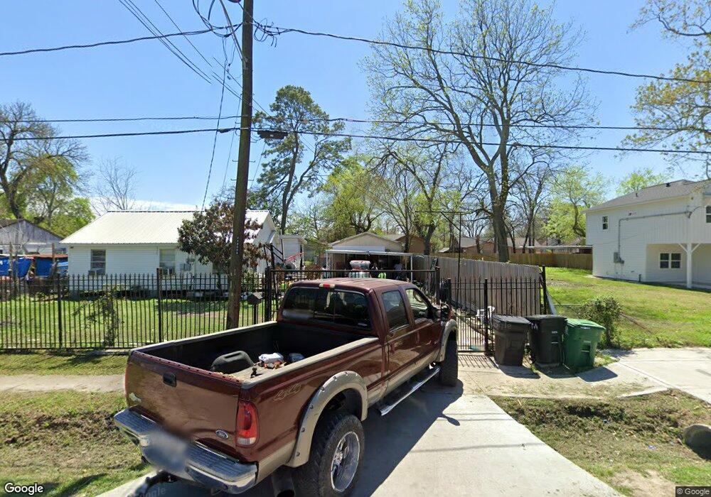 212 Garrotsville St, Houston, TX 77022 - photo 1