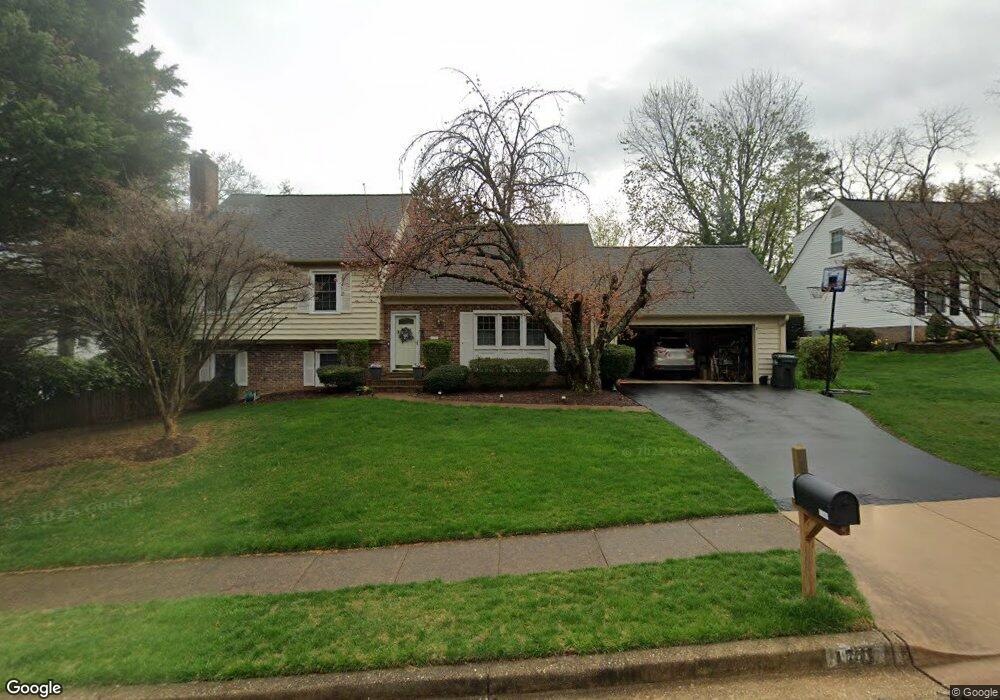 1741 Lockerbie Ln, Vienna, VA 22182 - photo 1