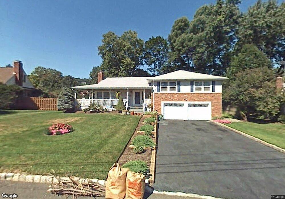 126 Mali Dr, North Plainfield, NJ 07062 - photo 1