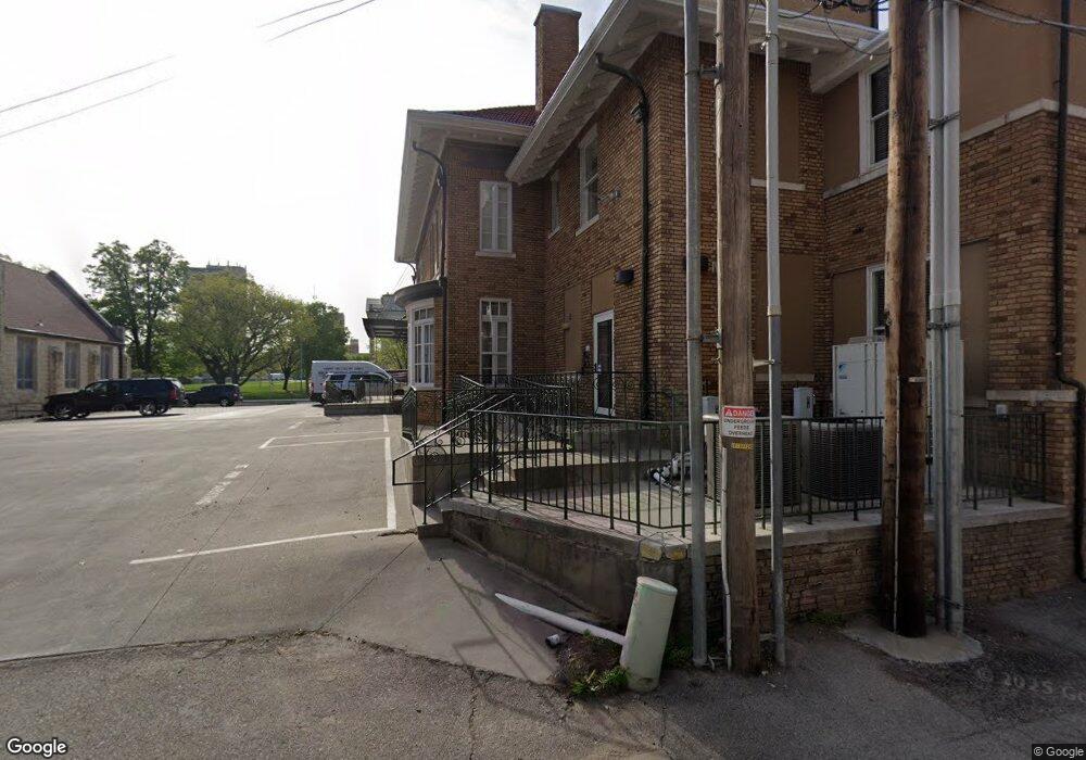 404 SW 9th St, Topeka, KS 66612 - photo 1