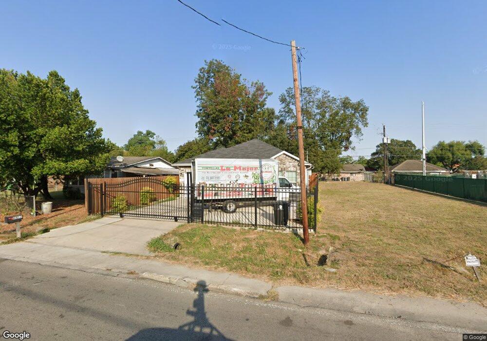 8812 De Priest St, Houston, TX 77088 - photo 1
