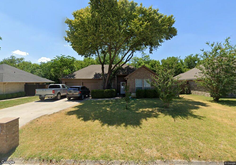 1101 Oxford Dr, Gainesville, TX 76240 - photo 1