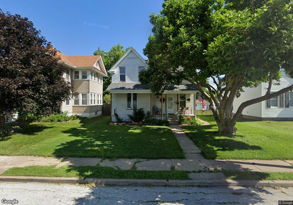1728 W 16th St, Davenport, IA 52804 - photo 1