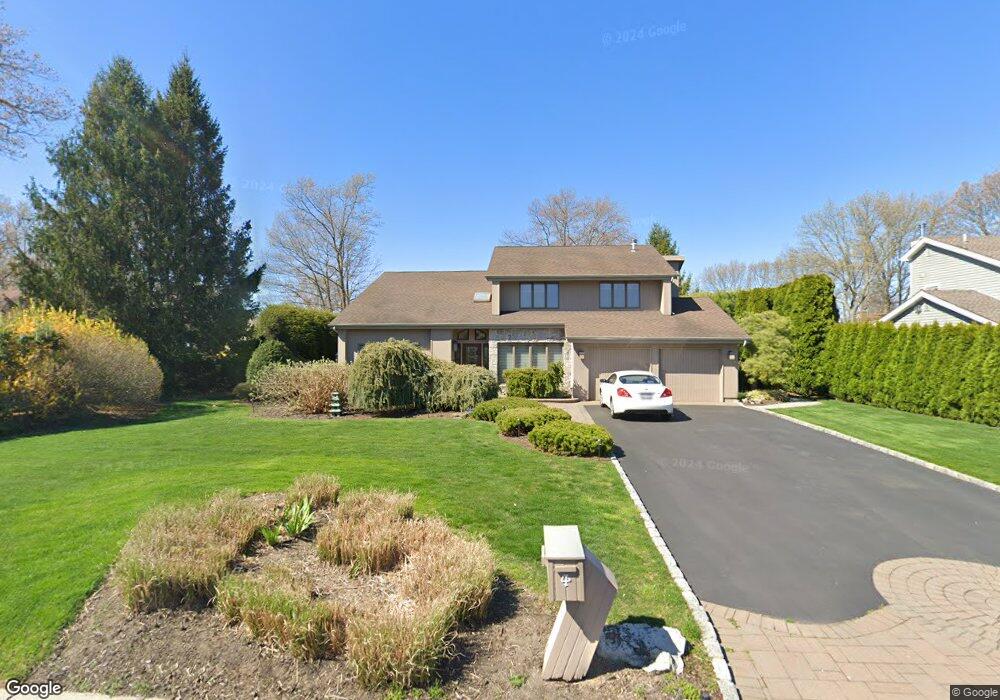 4 Pine Meadow Place, ComMacK, NY 11725 - photo 1