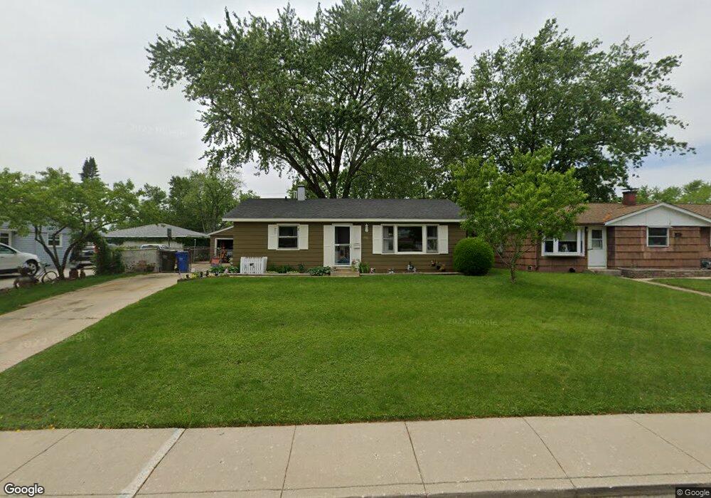 233 Ensenada Dr, Carpentersville, IL 60110 - photo 1