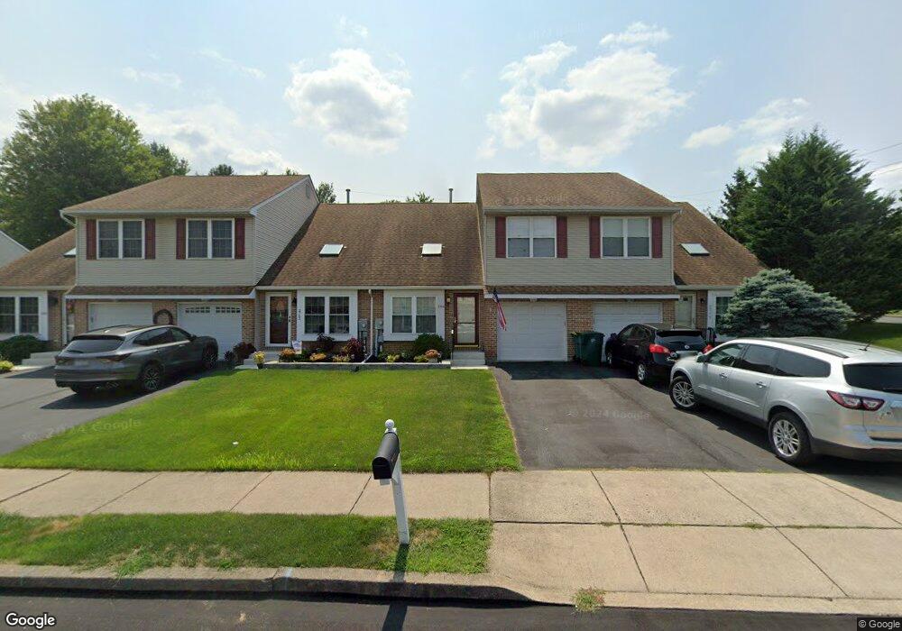 2764 Victoria Ln, Easton, PA 18045 - photo 1