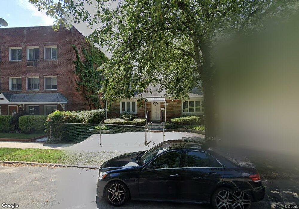 7560 199th St, Fresh Meadows, NY 11366 - photo 1