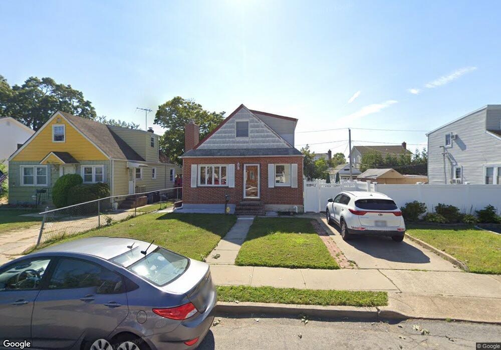 109 Riviera Pkwy, Lindenhurst, NY 11757 - photo 1