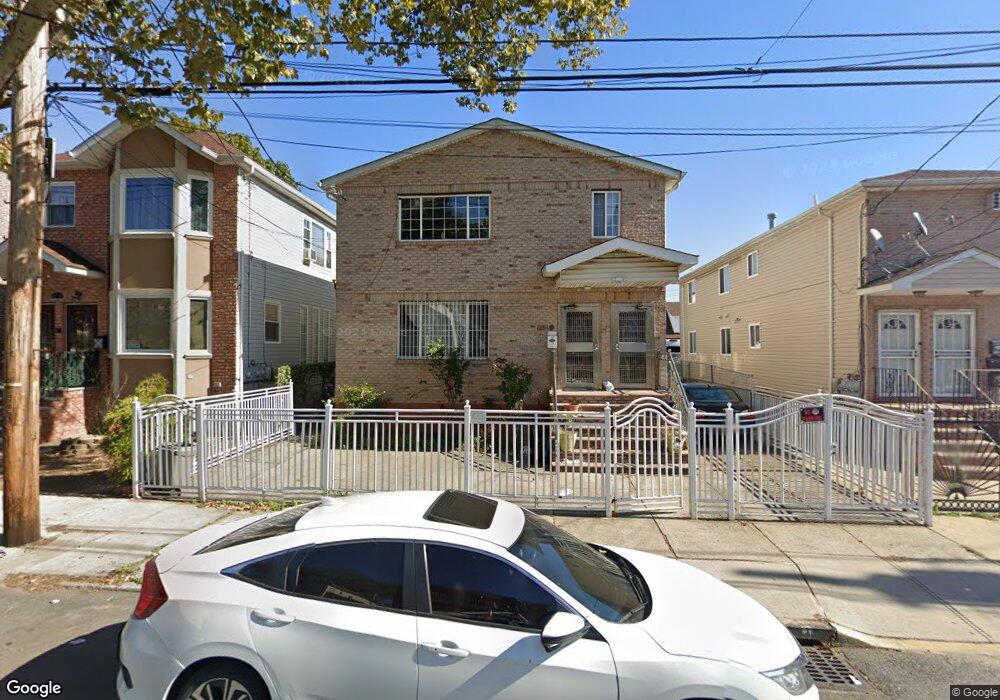 10523 170th St, Jamaica, NY 11433 - photo 1