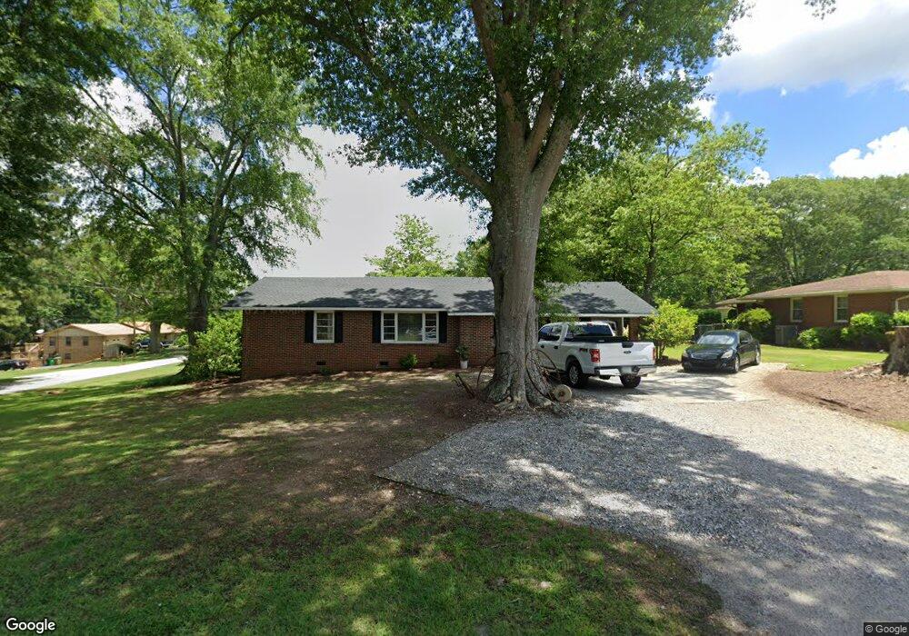 102 Lakeview Dr, Carrollton, GA 30117 - photo 1