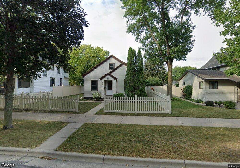 915 N State St, New Ulm, MN 56073 - photo 1