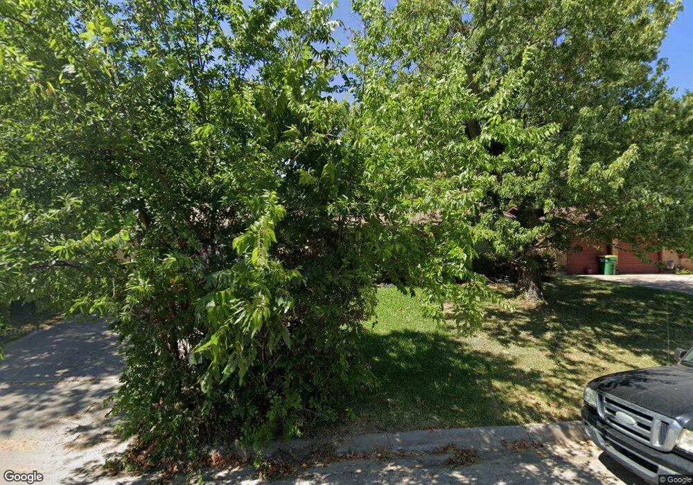 1305 Lynwood St, Gainesville, TX 76240 - photo 1