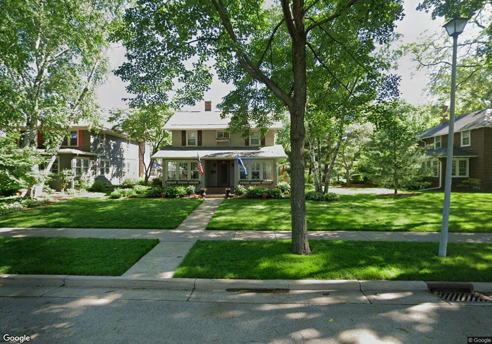 534 W Labelle Ave, Oconomowoc, WI 53066 - photo 1