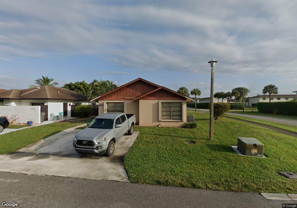 5243 Mendoza St unit 27B, West Palm Beach, FL 33415 - photo 1