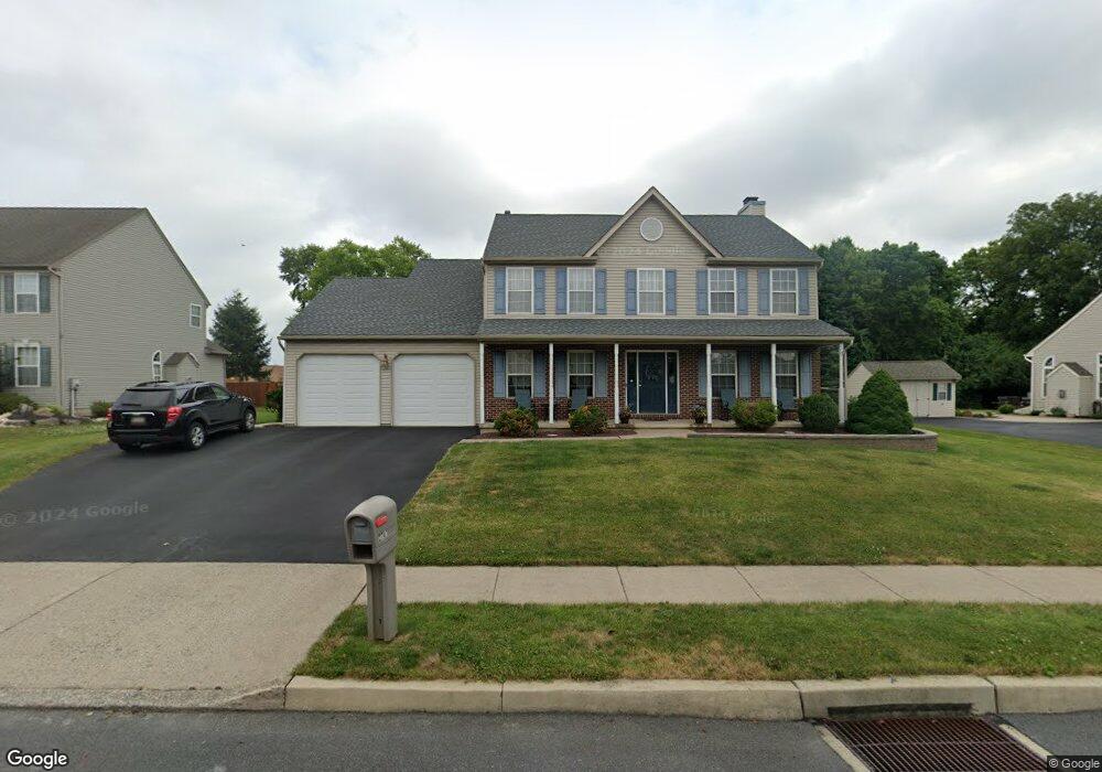 2747 Halleck Dr, Whitehall, PA 18052 - photo 1