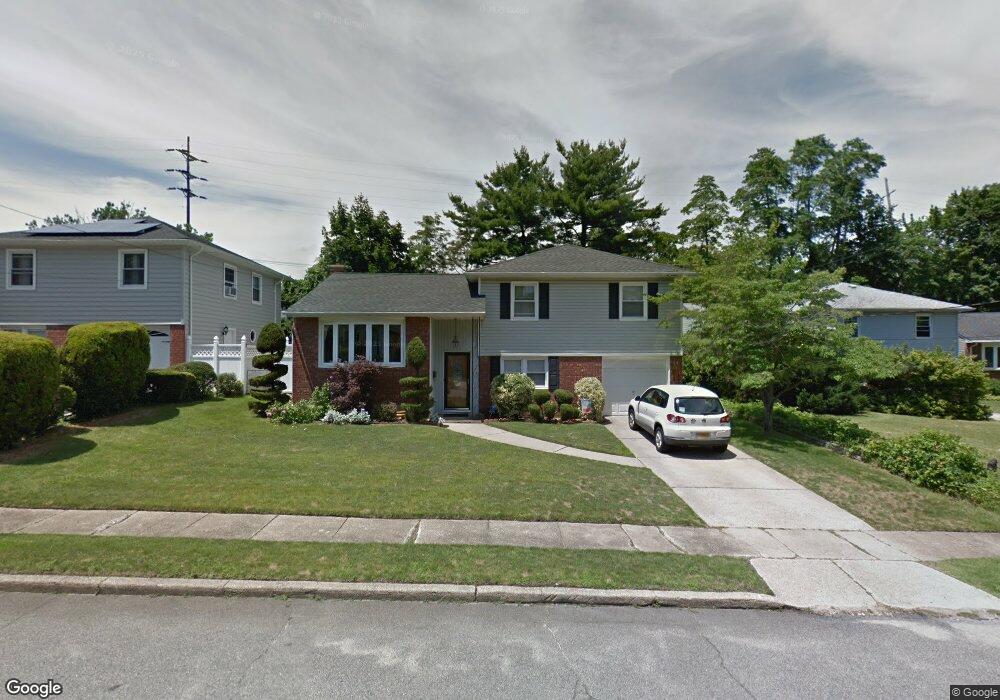 27 Coral Ct, Malverne, NY 11565 - photo 1