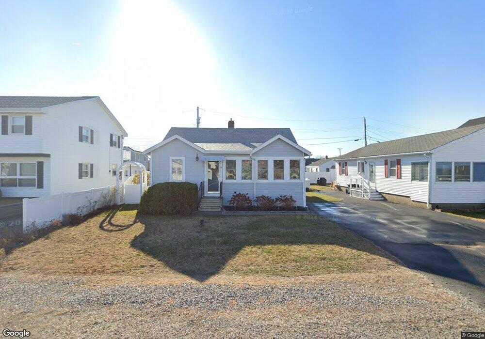 7 Nashua St, Seabrook, NH 03874 - photo 1