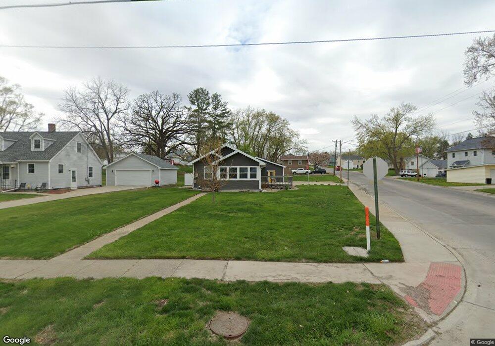 801 W 3rd St S, Newton, IA 50208 - photo 1
