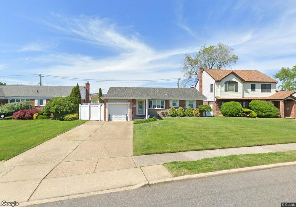 684 Willow Rd, Franklin Square, NY 11010 - photo 1