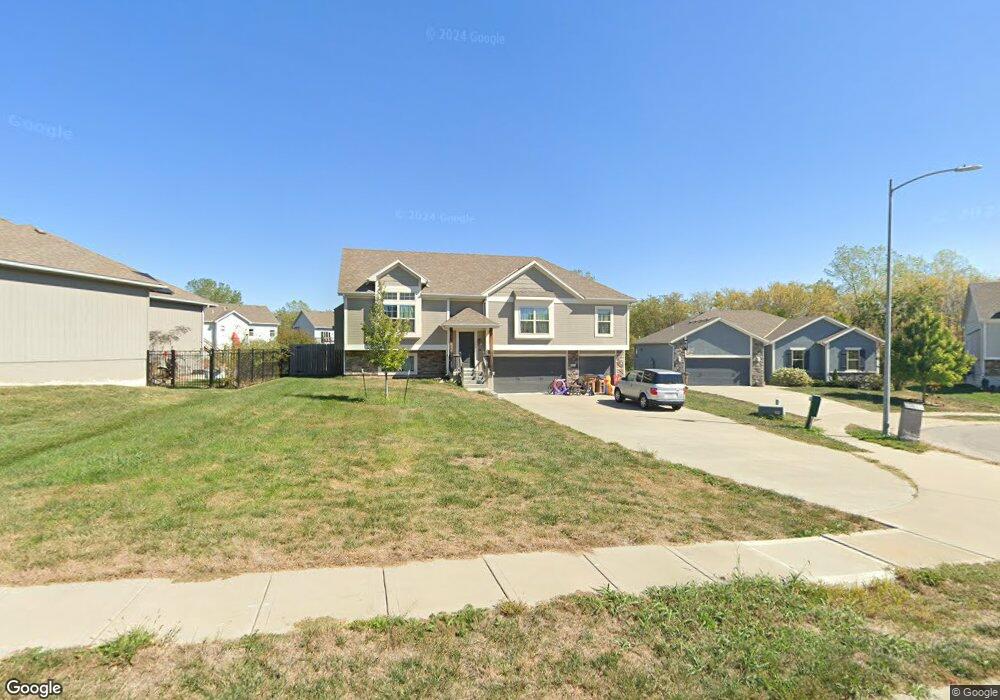 825 Cedar Ridge Dr, Raymore, MO 64083 - photo 1