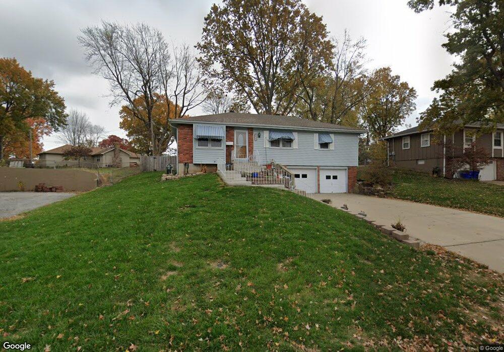 4733 Lucille Ln, Shawnee, KS 66203 - photo 1