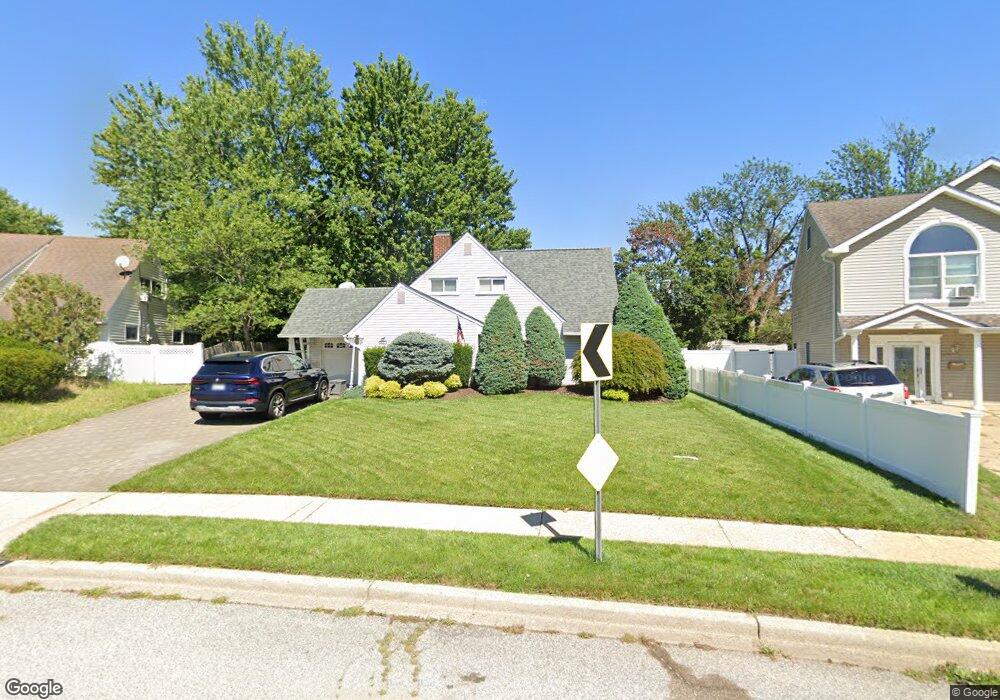 207 Springtime Ln N, Levittown, NY 11756 - photo 1