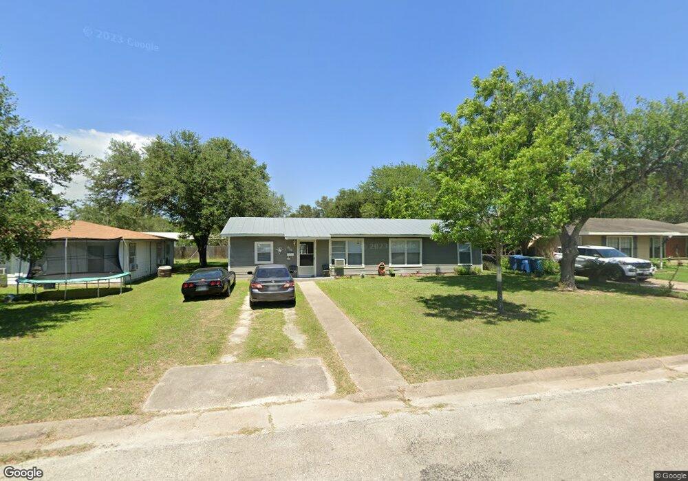 1203 E Huntington St, Beeville, TX 78102 - photo 1