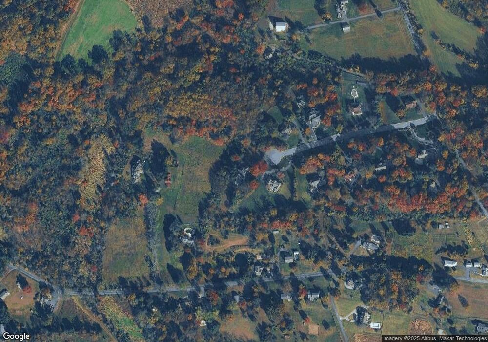 1815 Honeysuckle Ln, Pottstown, PA 19465 - photo 1