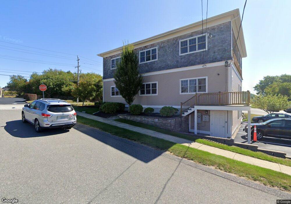 2 Chestnut Hill Rd, Middletown, RI 02842 - photo 1