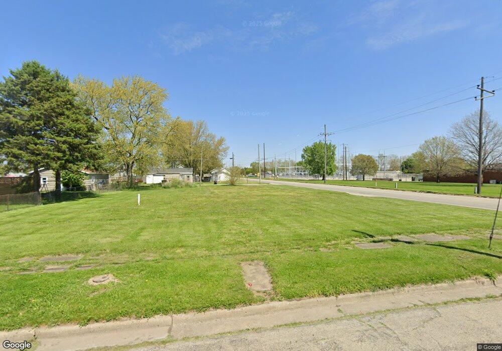 1726 Delavan St, Lincoln, IL 62656 - photo 1