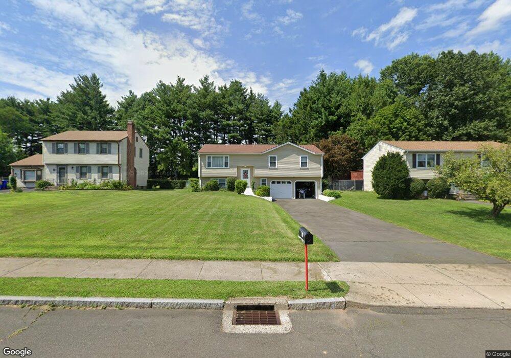 32 Southwood Dr, West Hartford, CT 06110 - photo 1