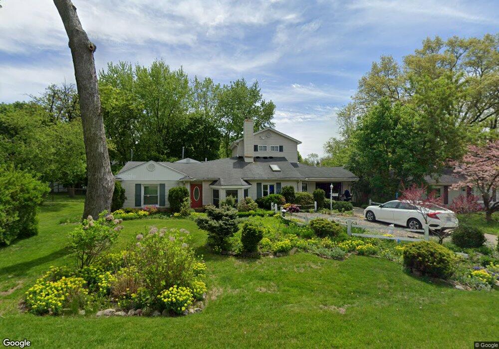 1215 Wagner Ave, Bloomfield Hills, MI 48302 - photo 1