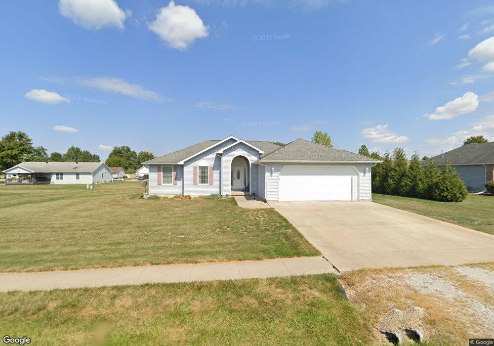 112 E Jaycee Ave, Effingham, IL 62401 - photo 1