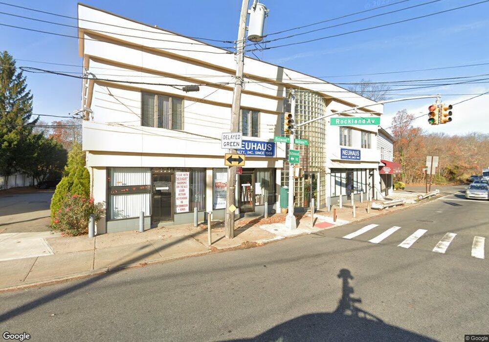 3171 Richmond Rd unit 2nd Floor, Staten Island, NY 10306 - photo 1