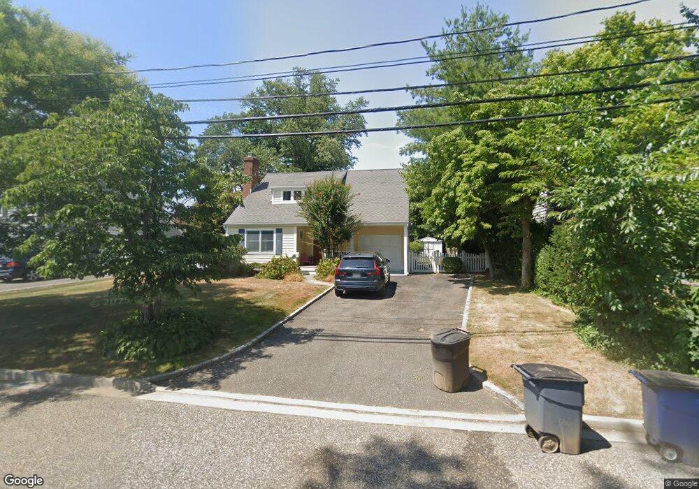 28 Townsend St, Glen Head, NY 11545 - photo 1