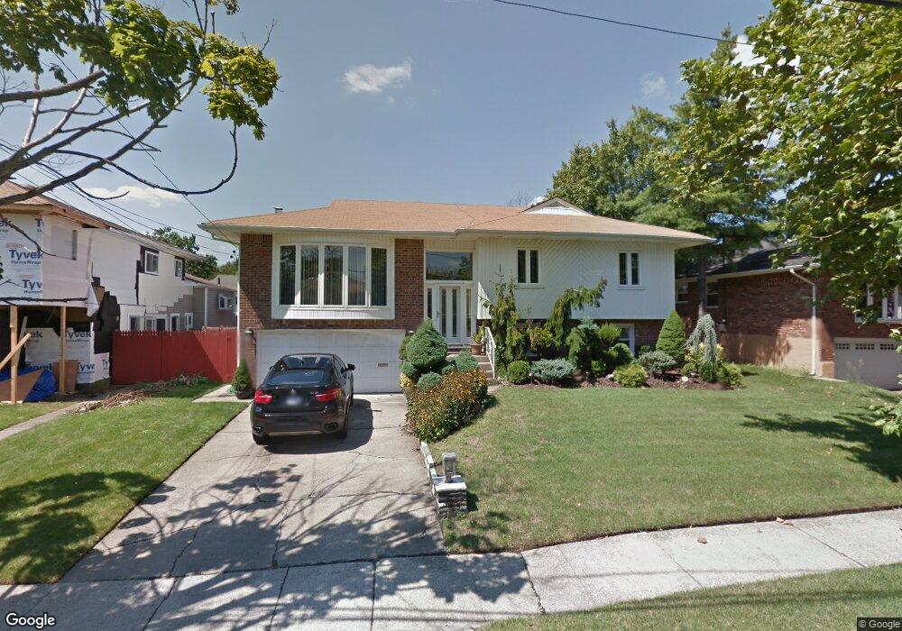 751 Vivian Ct, Baldwin, NY 11510 - photo 1