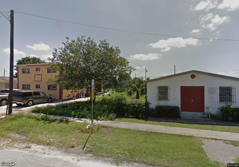 569 SW 8th St, Belle Glade, FL 33430 - photo 1