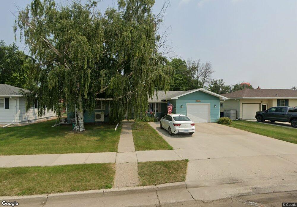 1010 James Ave NE, Jamestown, ND 58401 - photo 1