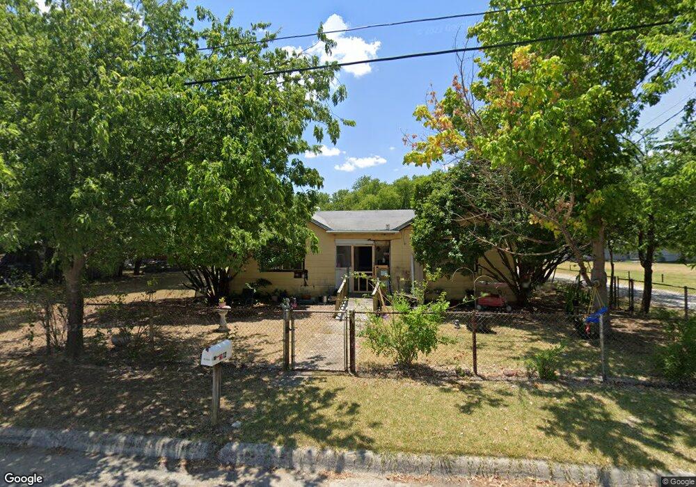 1612 E Scott St, Gainesville, TX 76240 - photo 1