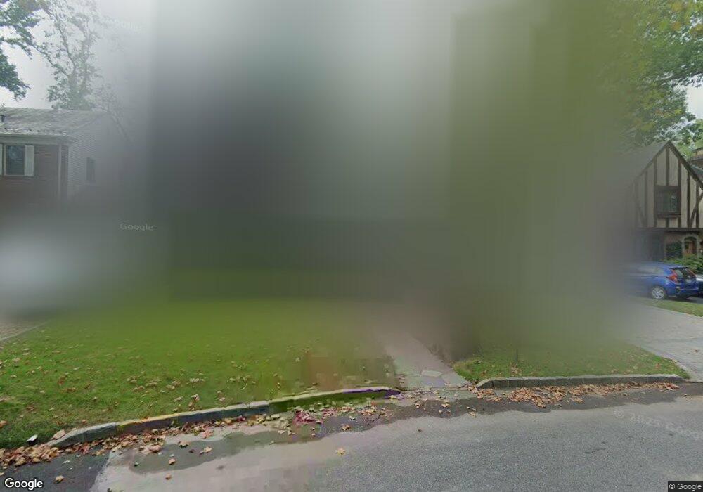 28 Welwyn Rd, Great Neck, NY 11021 - photo 1