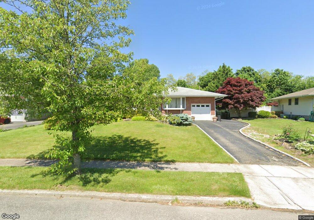 45 Donna Ln, ComMacK, NY 11725 - photo 1