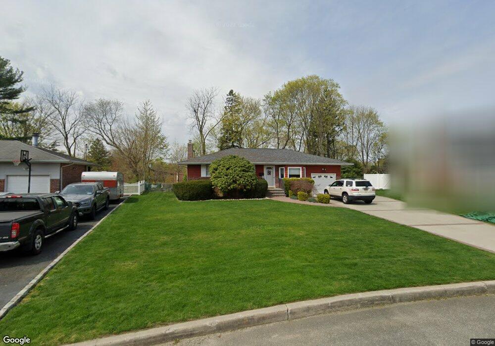 16 Terry Ln, ComMacK, NY 11725 - photo 1