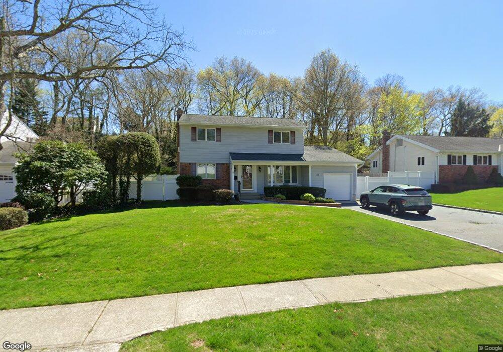 38 Somerset Dr, ComMacK, NY 11725 - photo 1