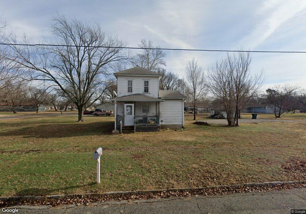 1106 S 14th St, Parsons, KS 67357 - photo 1