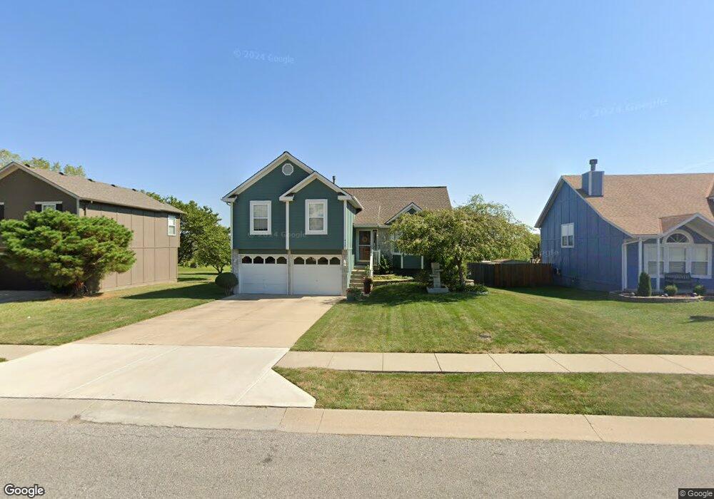 415 N Crest Dr, Raymore, MO 64083 - photo 1