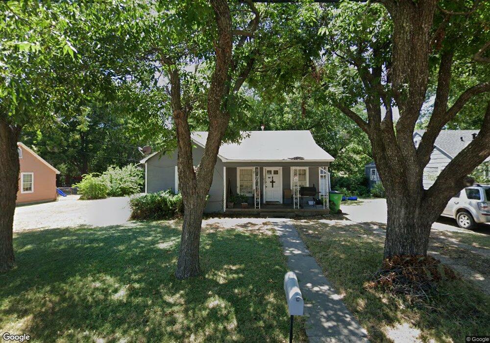 1027 Ritchey St, Gainesville, TX 76240 - photo 1