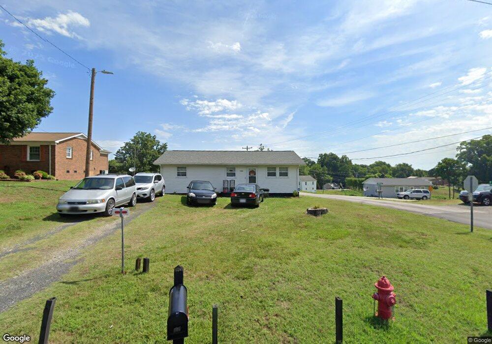 952 Willow St, Reidsville, NC 27320 - photo 1