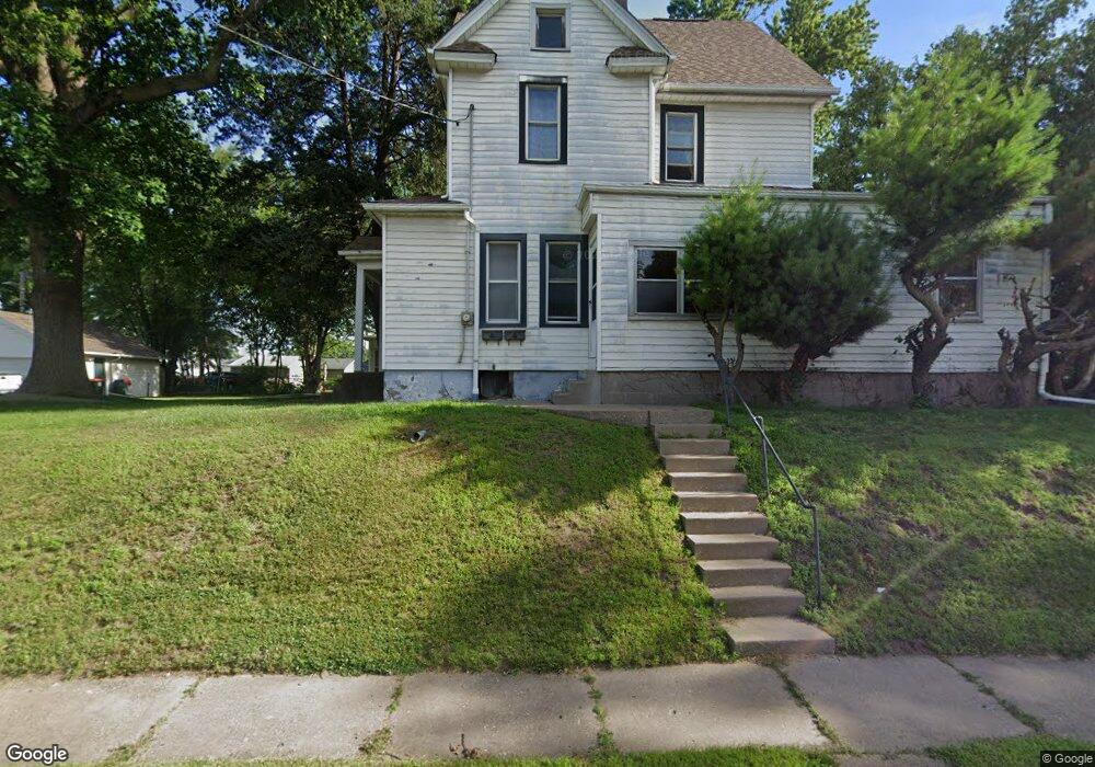 2002 N Myrtle St, Davenport, IA 52804 - photo 1
